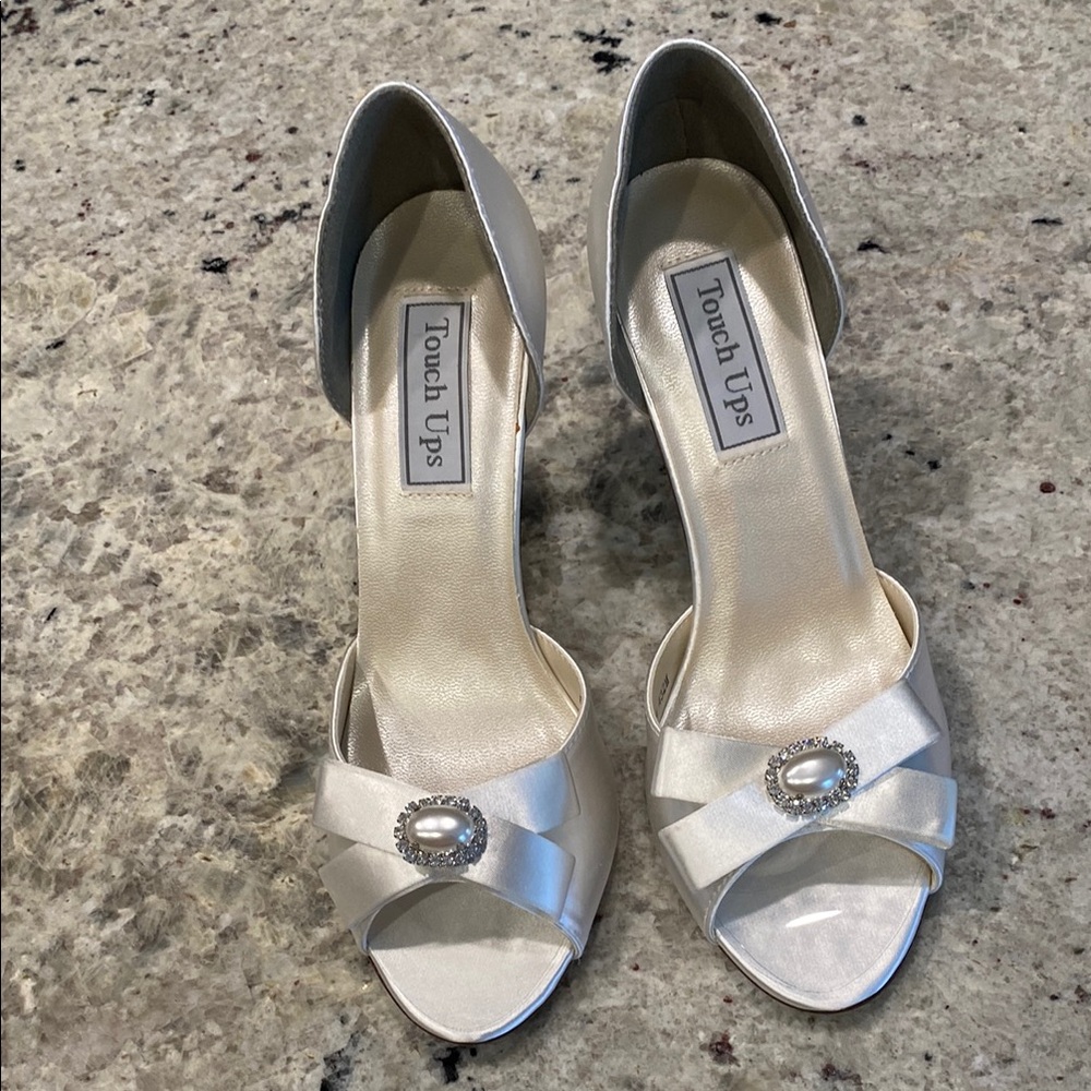 Touch Ups Women's white Peep Toe Heels